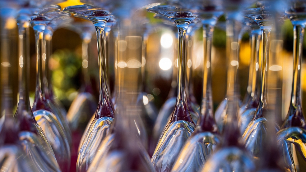 Nicht immer bleibt es beim Glas Wein, Betrunkene in der Emder Innenstadt und im Raum Aurich sorgten für viele Polizeieinsätze am Himmelfahrtstag.  © Foto: Pixabay