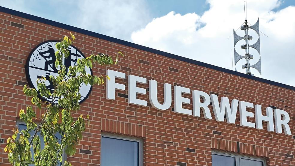 Auf dem neuen Feuerwehrhaus in Bunde wurde bereits eine Sirenen-Anlage inklusive Sprachfunktion installiert.  © Foto: Szyska