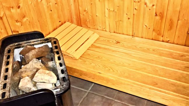 Selbstgebaute Sauna fängt Feuer