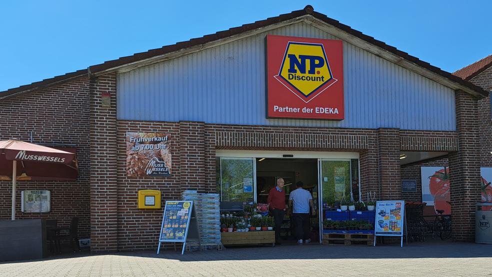 Der "NP Discount" in Möhlenwarf wurde am 13. April von zwei Tätern überfallen. Nach Ermittlungen der Polizei haben sie mit einem weiteren Mann mindestens sechs solcher Taten begangen. © Szyska