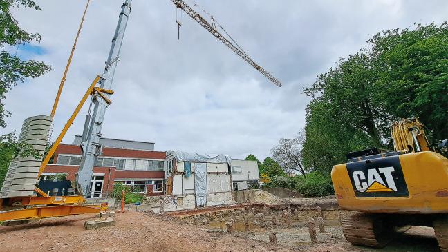 Neuer Krankenhaus-Trakt bekommt sein Fundament
