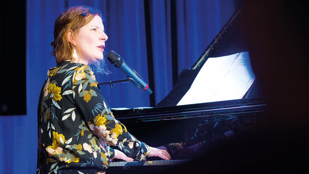 Sabine Hermann bestreitet das musikalische Rahmenprogramm des diesjährigen Friesentreffens.  © Foto: privat