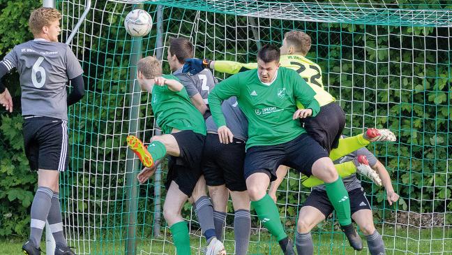 Möhlenwarfs Keeper gleicht im Derby aus