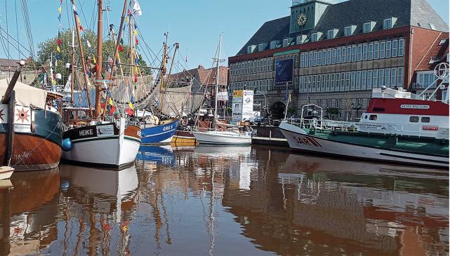 Ditzumer bilden maritime Kulisse für Matjestage