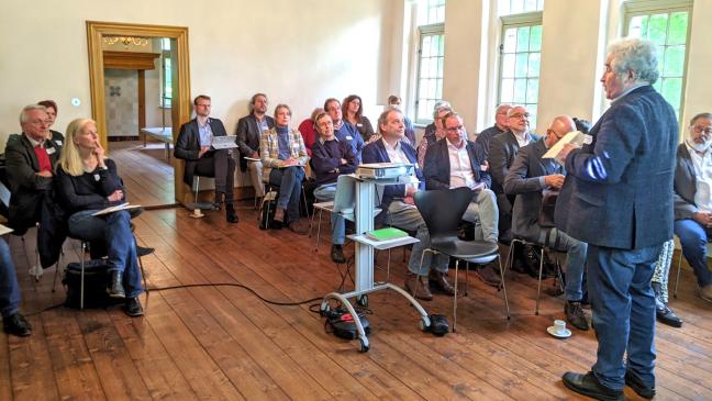 Grenzhistoriker fachsimpeln im Steinhaus