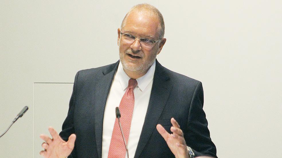 Holger Franz wies darauf hin, dass die Zinsentwicklung ein sicheres Zeichen für eine Rezession sei.  © Foto: Berents