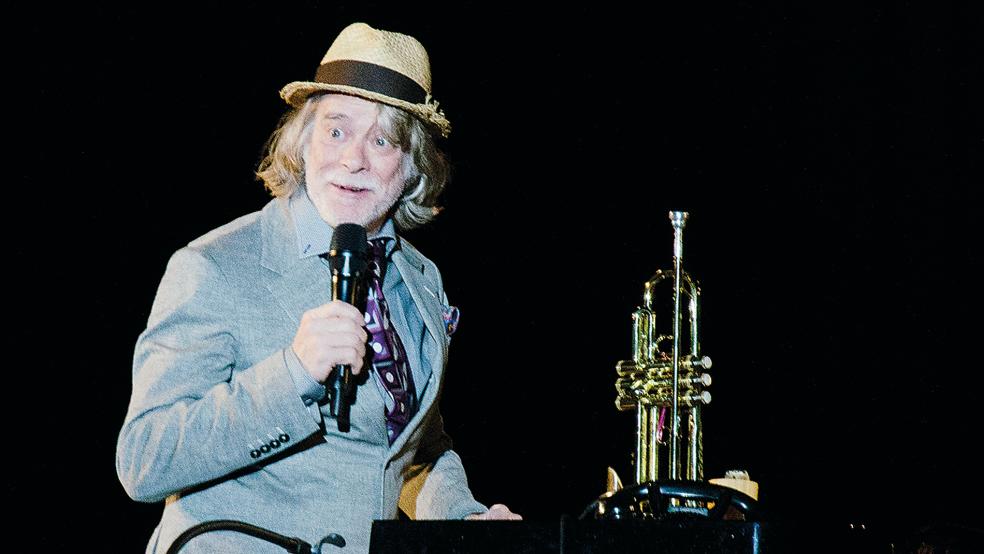 In bester Spiel- und Spaßlaune: Helge Schneider bei seinem Auftritt in Aurich. © Fotos: Hanken