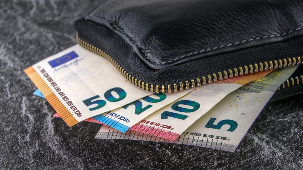 Statt den Geldschein eines Spenders zu wechseln, flüchtete eine falsche Sammlerin mit der Banknote. © pixabay