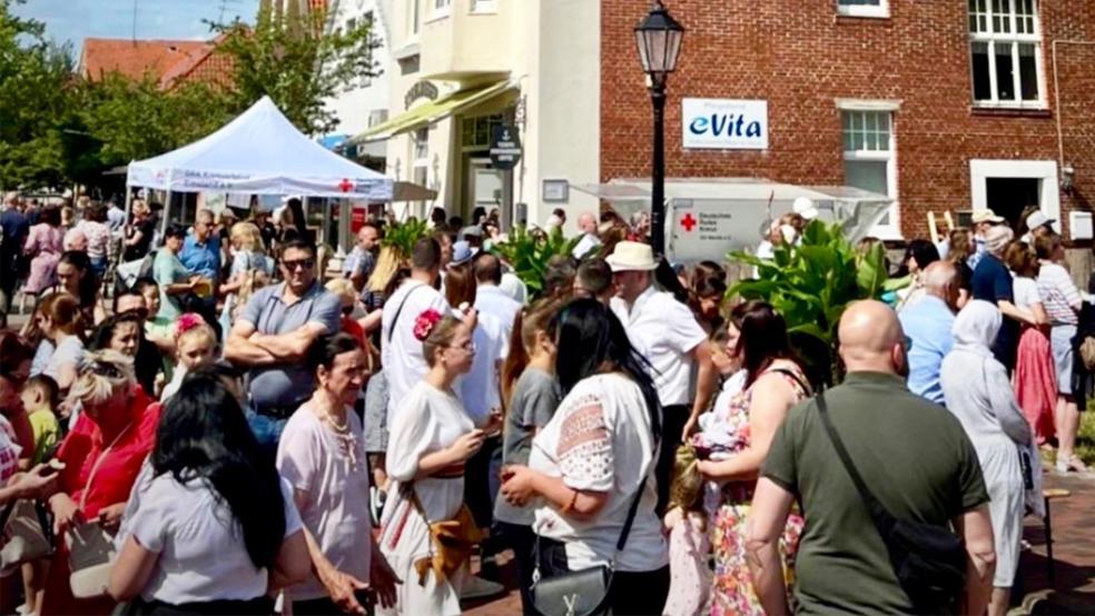 Belebter Hauptkanal am Internationalen Fest.  © Foto: privat