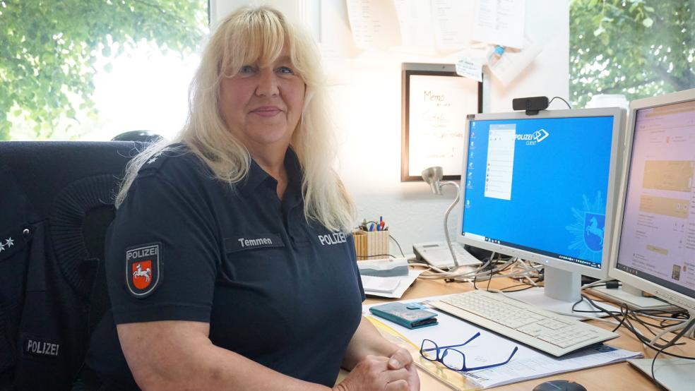 Svenia Temmen, Pressesprecherin der Polizeiinspektion Leer/Emden, war am 5. Dezember 1999 als erste Streife vor Ort. Die Westoverledingerin erinnert sich zurück.  © Foto: Hagewiesche