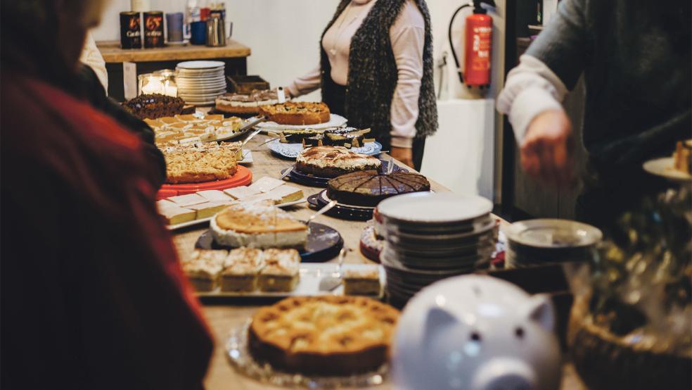 Reichlich gedeckt wird der Tisch bei den Café-Nachmittagen der Evangelischen Gemeinschaft Weener.  © Foto: Privat