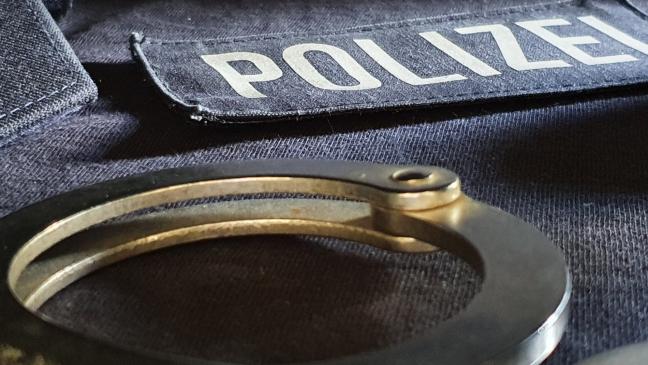 Randalierer muss in die Polizeizelle