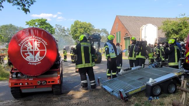 Maschinenhalle steht in Flammen