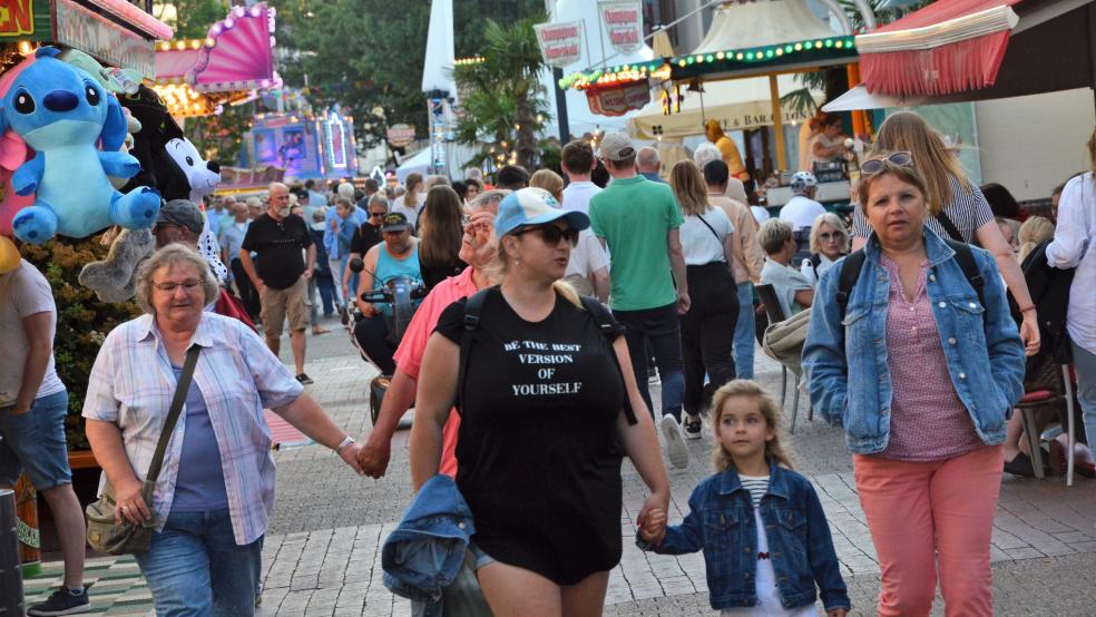 Das Stadtfest in Leer zieht tausende Besucher an.  © Ammermann