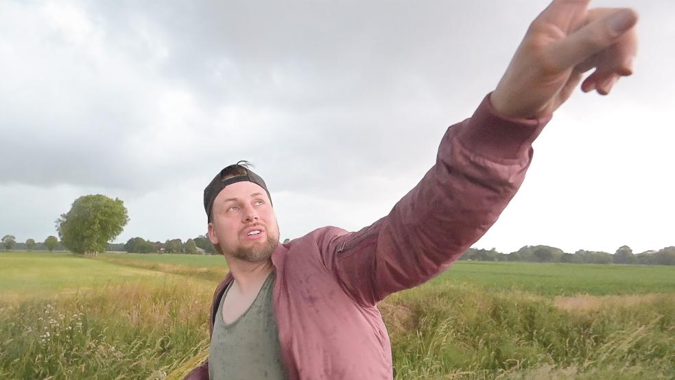 Hat eine Shelf Cloud im Blick: Stormchaser Tobias Bonte aus Tichelwarf.  © Foto: Bruins