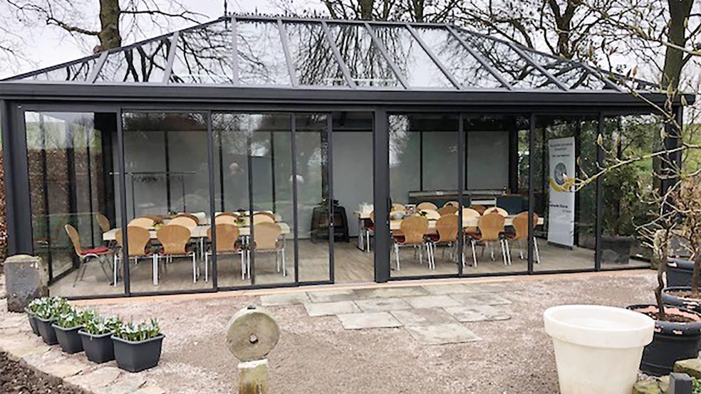 Die Kosten für das Gebäude, das aus einer Stahlkonstruktion und vielen Glasfronten besteht, belaufen sich laut der Gemeinde auf insgesamt rund 100.000 Euro.  © Foto: Gemeinde Westoverledingen