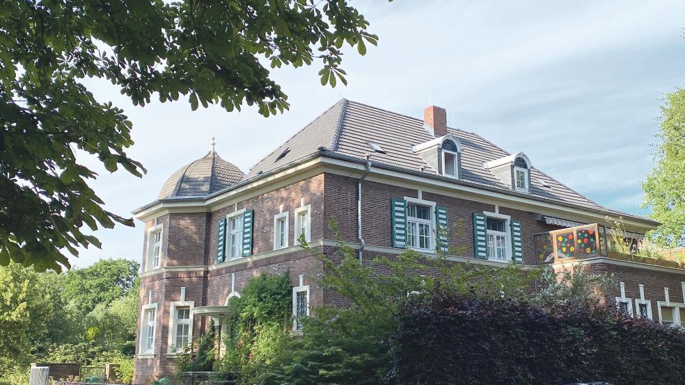 Die repräsentative Ecks-Villa am Stadteingang von Weener hat neue Besitzer.  © Fotos: Hanken