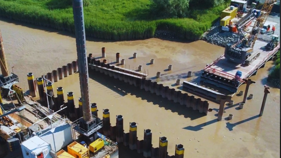 Die erste Baugrube für ein Herzstück der neuen Friesenbrücke ist fertiggestellt. © Deutsche Bahn