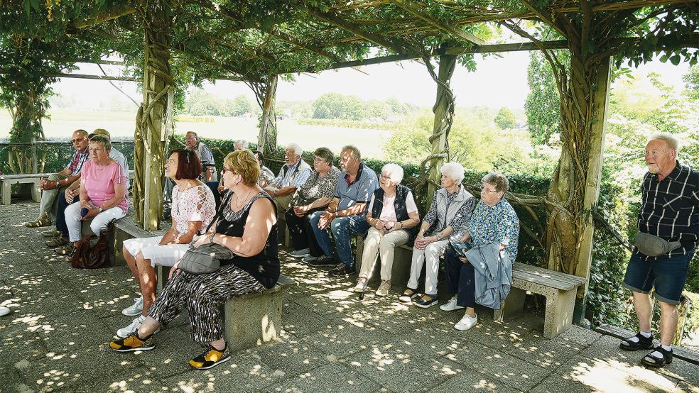 Den Ausflüglern tat bei hochsommerlichem Wetter eine Pause im Schatten gut.  © Foto: privat