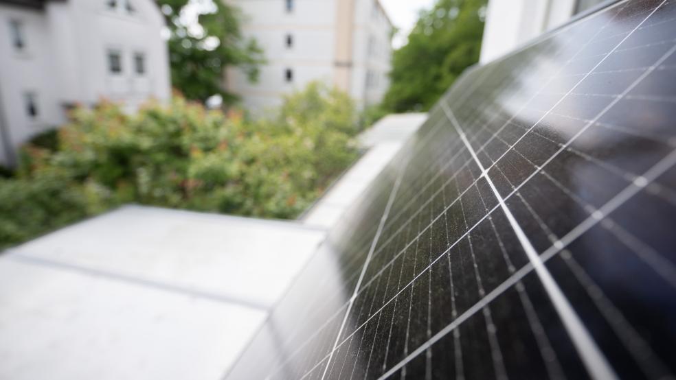 Das Förderprogramm des Landkreis Leer für Balkonkraftwerke war ein Renner. Innerhalb von einer Stunde war der Topf leer. © dpa