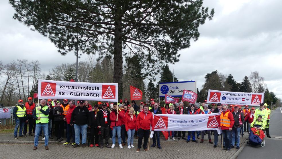 Noch Ende März hatte die Belegschaft von Coats Opti für mehr Lohn und Gehalt demonstriert.  © Foto: IG Metall