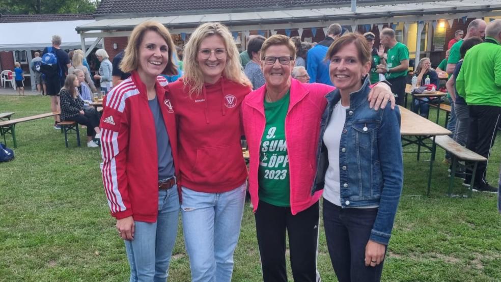 Die Läuferinnen des TV Bunde Frauke Buntjer (von links), Anneke Girod, Dora Rabenberg und Insa Franzen waren in Filsum wieder überaus erfolgreich.  © Foto: privat