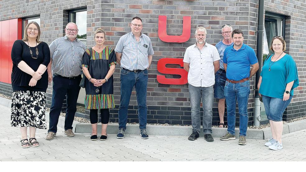Mitglieder des SPD-Ortsvereins Bunde-Bunderhee beim Besuch der Tischerlei Holthaus in Stapelmoorerheide.  © Foto: privat