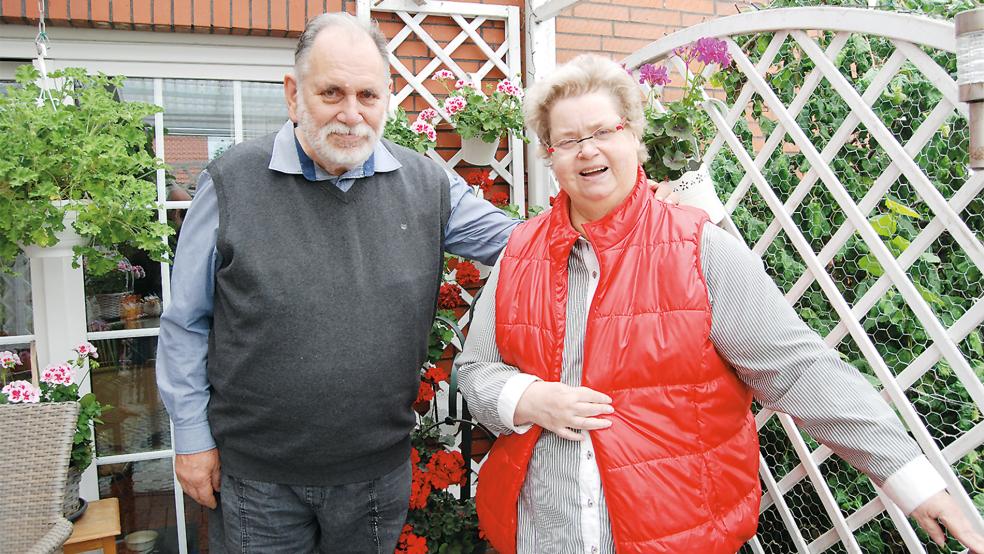 Hans-Joachim und Elvira Schulz feiern heute in Lüchtenborg, hier leben sie seit 1986, ihre Goldene Hochzeit.  © Foto: Hoegen