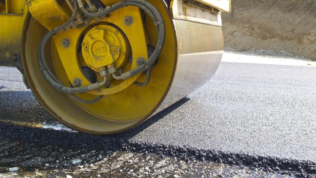 Aufträge für Straßenbau und Ampel