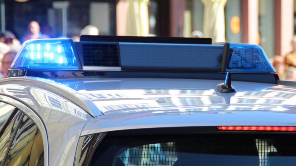 Die Polizei hat in Jemgum einen 24-jährigen Mann aus Weener angehalten, er war ohne Führerschein, Zulassung und Versicherungsschutz unterwegs. © Pixabay