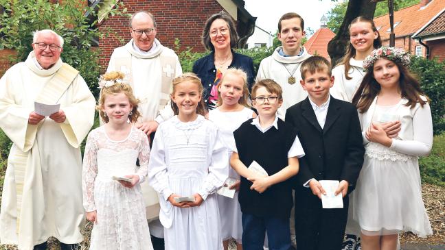Sechs Kinder empfangen Erstkommunion