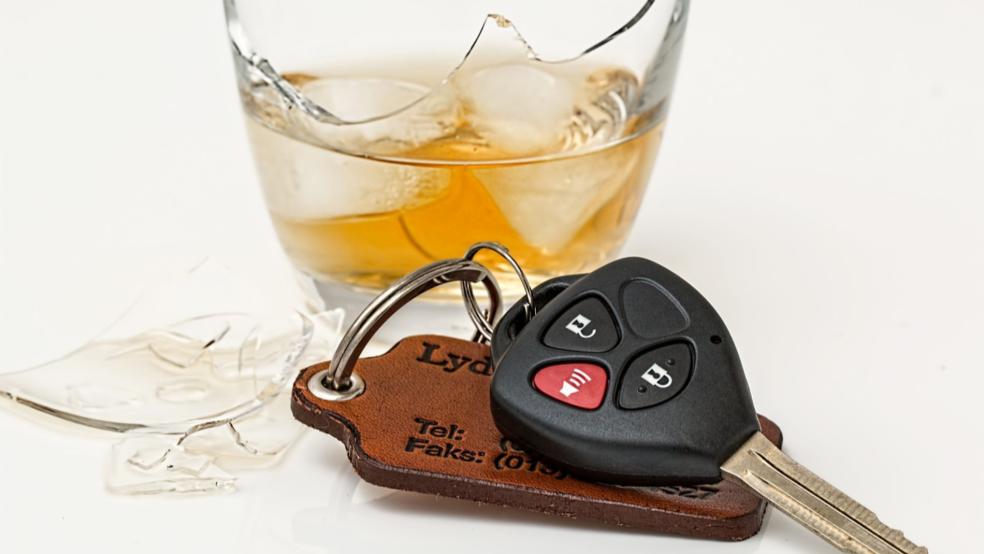 Auf Nachfrage der hinzugerufenen Polizeibeamten gab der 65-Jährige zu, zuvor mit dem Auto gefahren zu sein. © Pixabay (Symbolfoto)