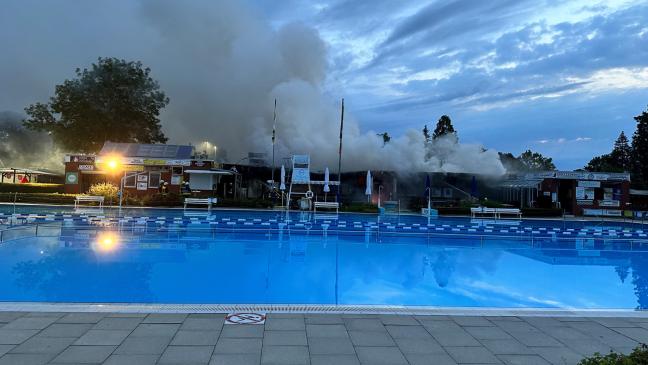 Freibad-Brand in Emden: Polizei sucht verdächtiges Auto