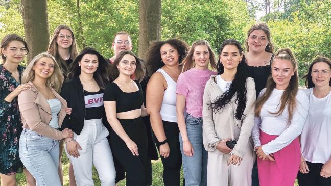 Kosmetikerinnen haben ihren Abschluss