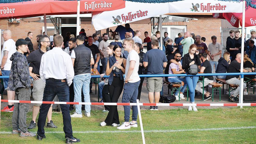 Die Möhlenwarfer Sportwoche ist traditionell gut besucht - wie vor einem Jahr bei den »Flutlichtfights« der Kickboxer.  © Foto: Born