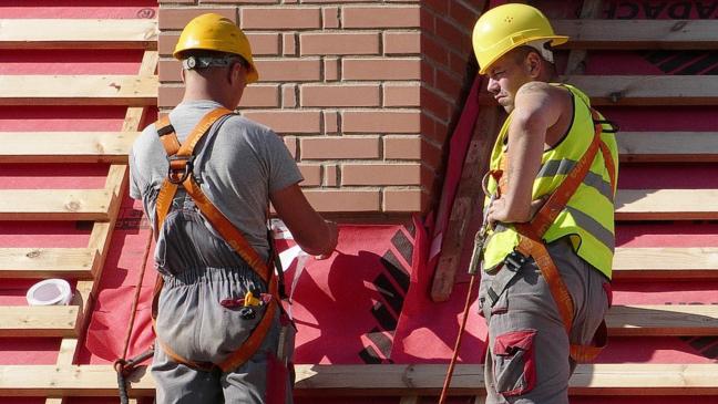 Mehr Lohn für Dachdecker im Kreis Leer