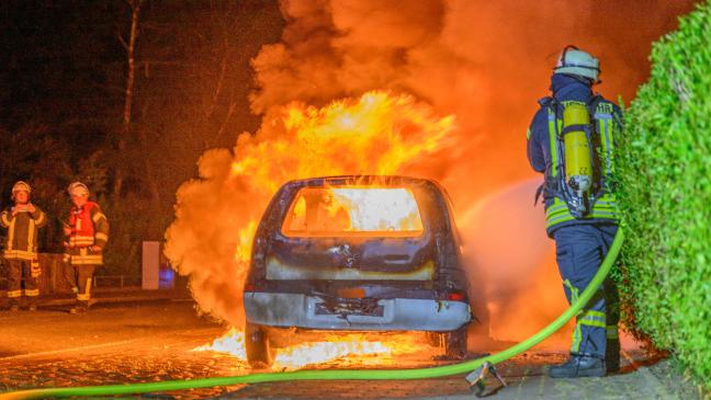 Opel Corsa geht in Flammen auf