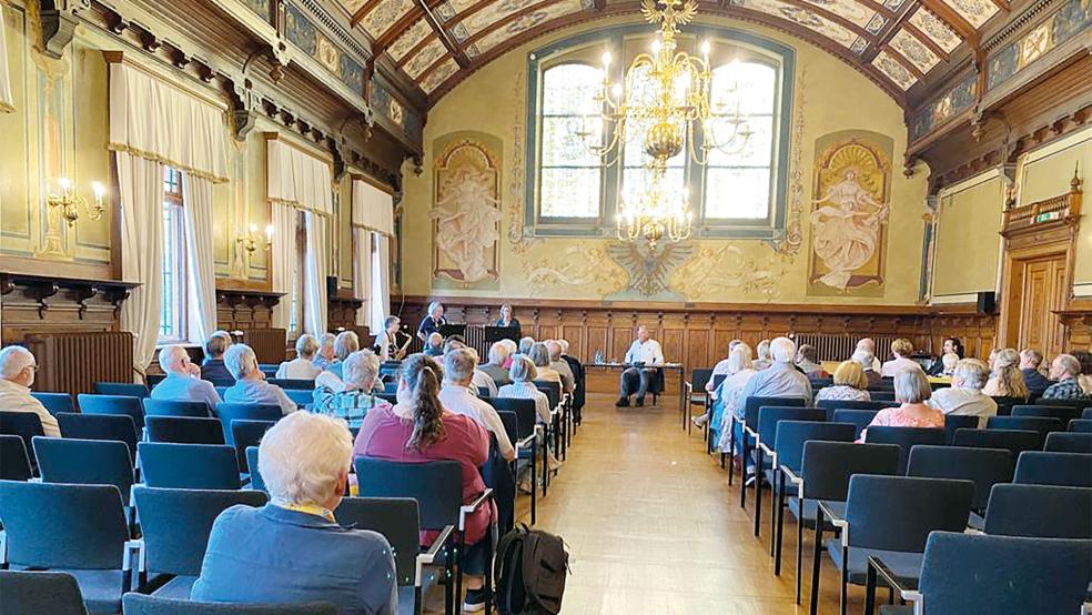 Wolfgang Kellner hielt einen Vortrag über die Zeit des Nationalsozialismus in Leer.  © Foto: privat