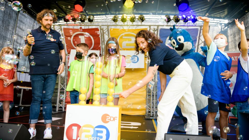 Die Bühnenshow von »1, 2 oder 3« kommt nach Leer. © Olli Haas