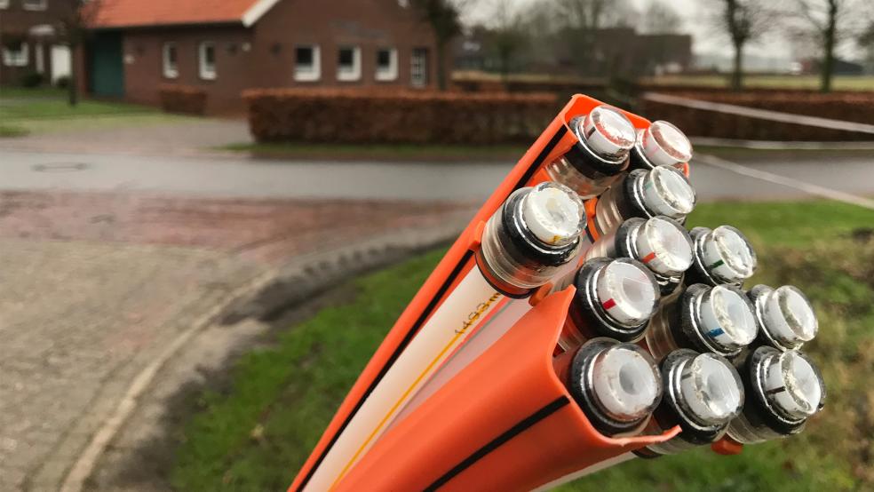 Schnelles Internet per Glasfaser: Der Internetausbau im Landkreis Leer ist soweit finanziert, alle Fördermittel des Landes Niedersachsen, das jetzt seine Förderung stoppen will, sind bewilligt und können damit eingeplant werden.  © Symbolfoto: Landkreis Leer