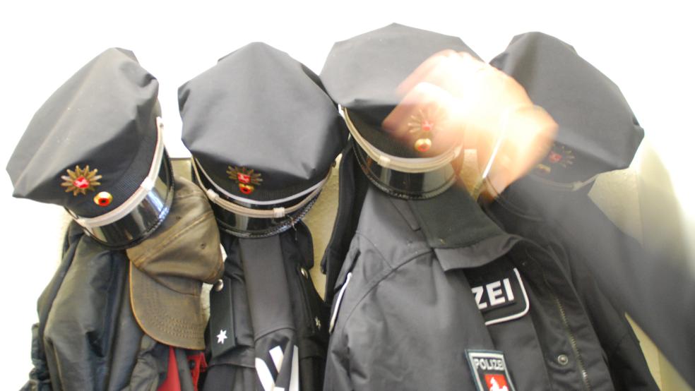 Die Polizei sucht nach zwei Männern, die bereits im Juni einen 62-Jährigen in Warsingsfehn attackiert haben.  © Foto: RZ-Archiv