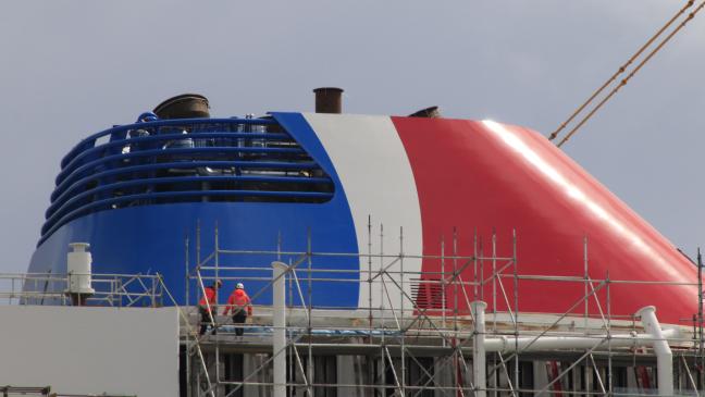 Schornstein im zweiten Anlauf montiert