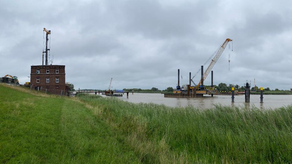 An den Zufahrtsstraßen zur Baustelle an der Friesenbrücke (Foto) werden Drohnen-Aufnahmen gemacht. © Hanken