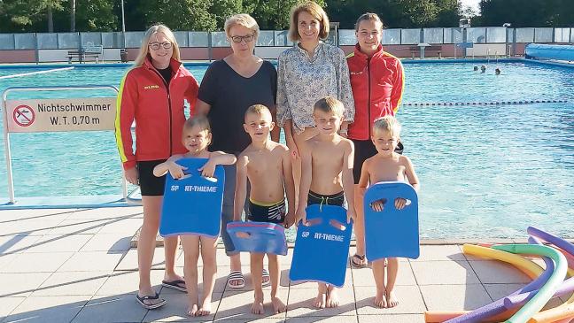 Kinder gewöhnen sich ans Wasser