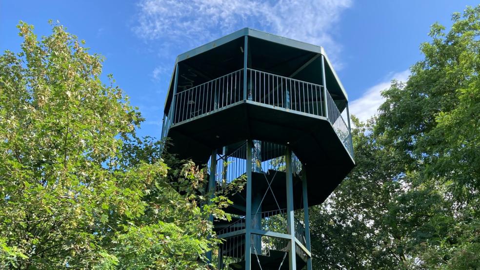 Der Aussichtsturm ist weiterhin abgesperrt.  © Foto: Busemann