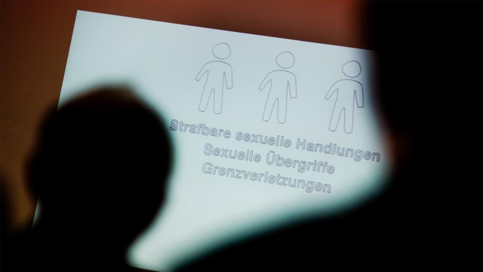 Wegen des Vorwurfs des sexuellen Missbrauchs muss sich ein ehemaliger Pfarrer verantworten.  © Symbolfoto: dpa