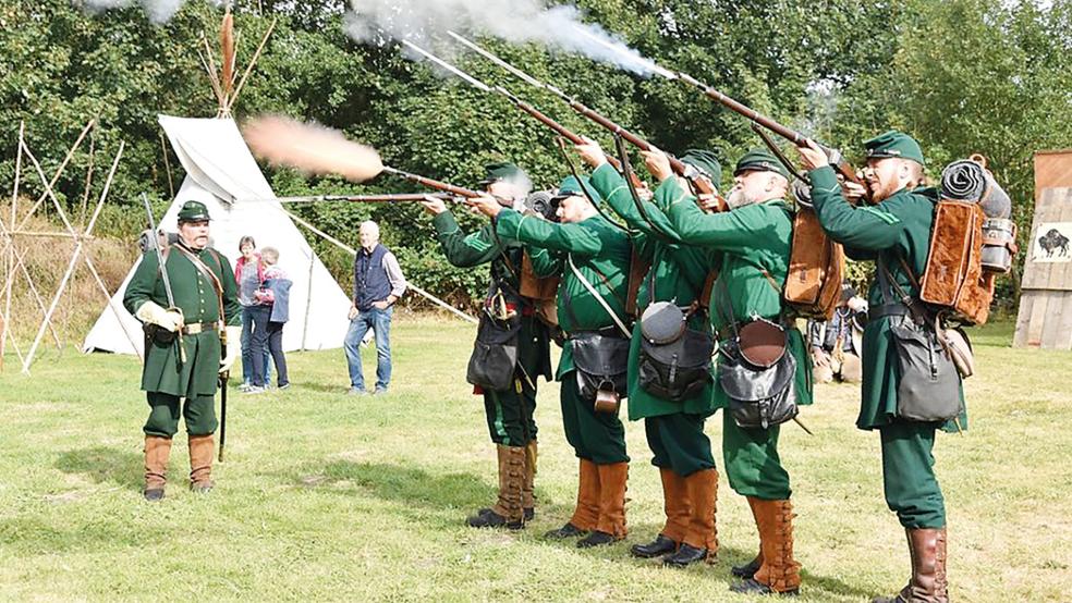 Die »Papenburger Shooting Days« wären keine Shooting Days, wenn es nicht auch Vorderlader- und Western-Schießwettkämpfe gäbe.  © Foto: Döbber