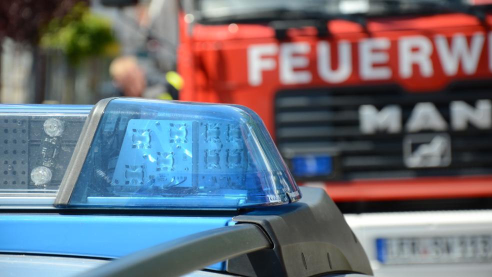 Nächtlicher Einsatz für Polizei und Feuerwehr: In Papenburg war ein Altkleidercontainer in Brand geraten. © Symbolfoto: Hanken