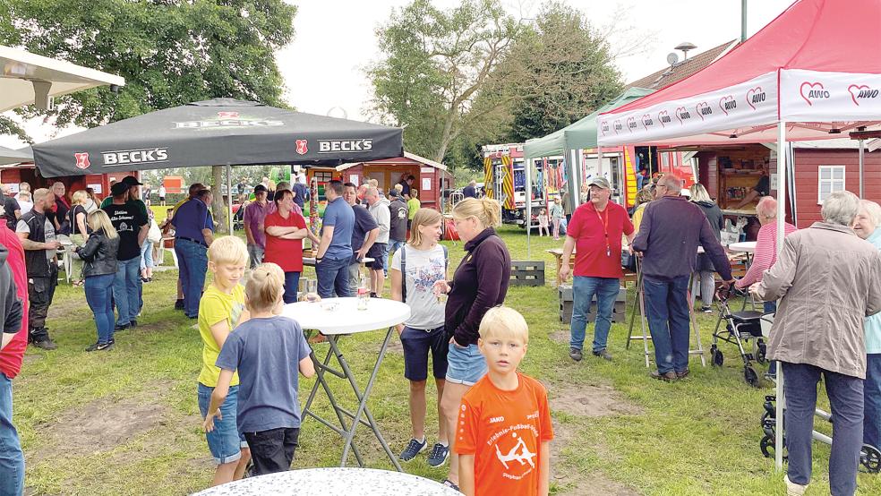 Lebhaftes Treiben herrschte am Sonnabend auf dem Dorffest neben der Alten Schule in Boen.  © Foto: Kuper