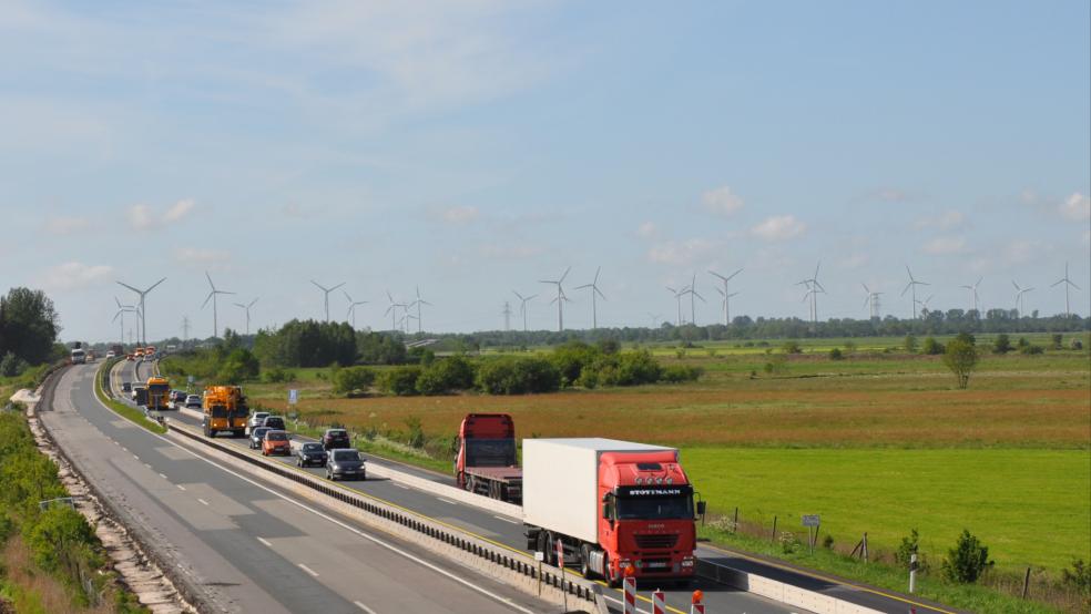 Auf der Autobahn 31 kam es zu einem Unfall, als sich ein Solarmodul von einem Wohnmobil löste, über die Autobahn flog und auf der Gegenfahrbahn landete. © privat
